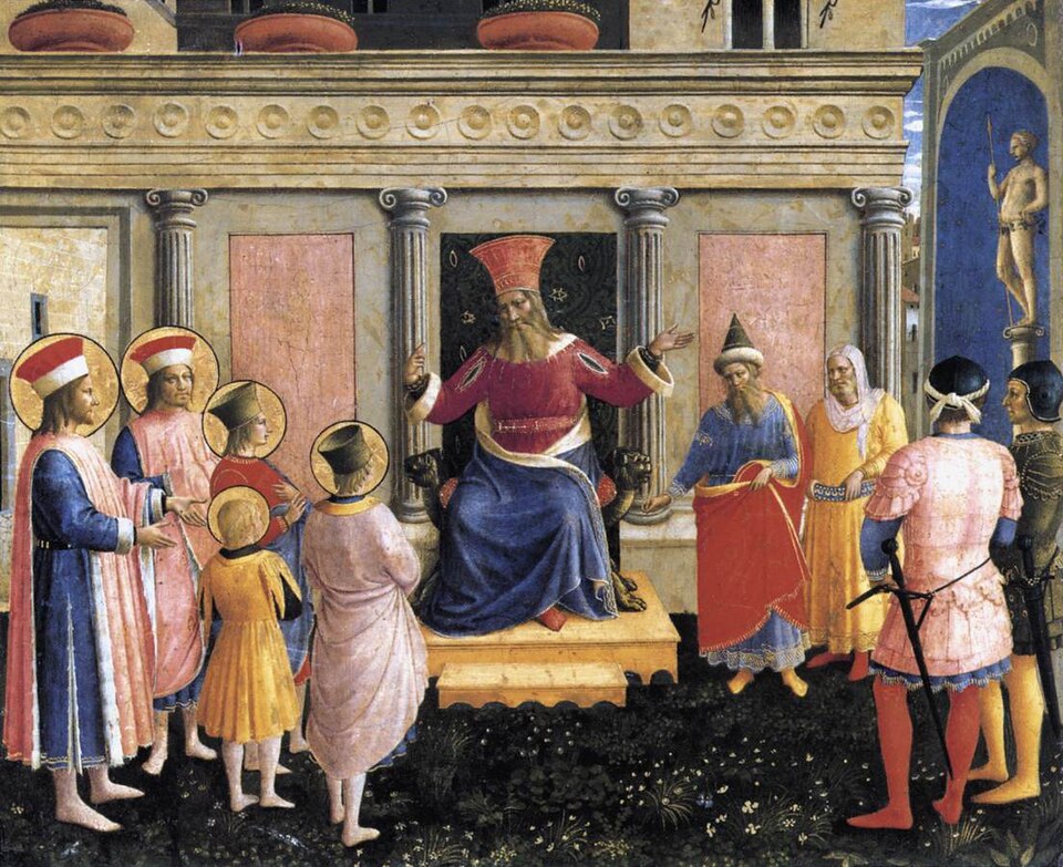 Pintura de los santos Cosme y Damián, con aureola y gorro rojo, junto a otros santos ante un juez entronizado