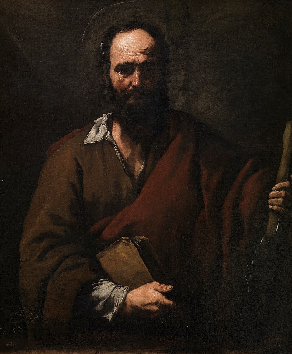 Pintura de san Simón apóstol con barba, túnica parda y manto rojo, sosteniendo un libro y una sierra