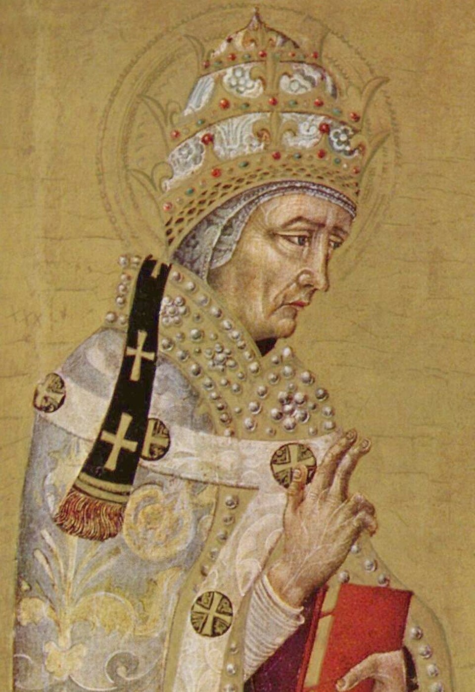 Pintura de san Fabiano con tiara papal, palio con cruces y un libro rojo, en actitud de bendecir