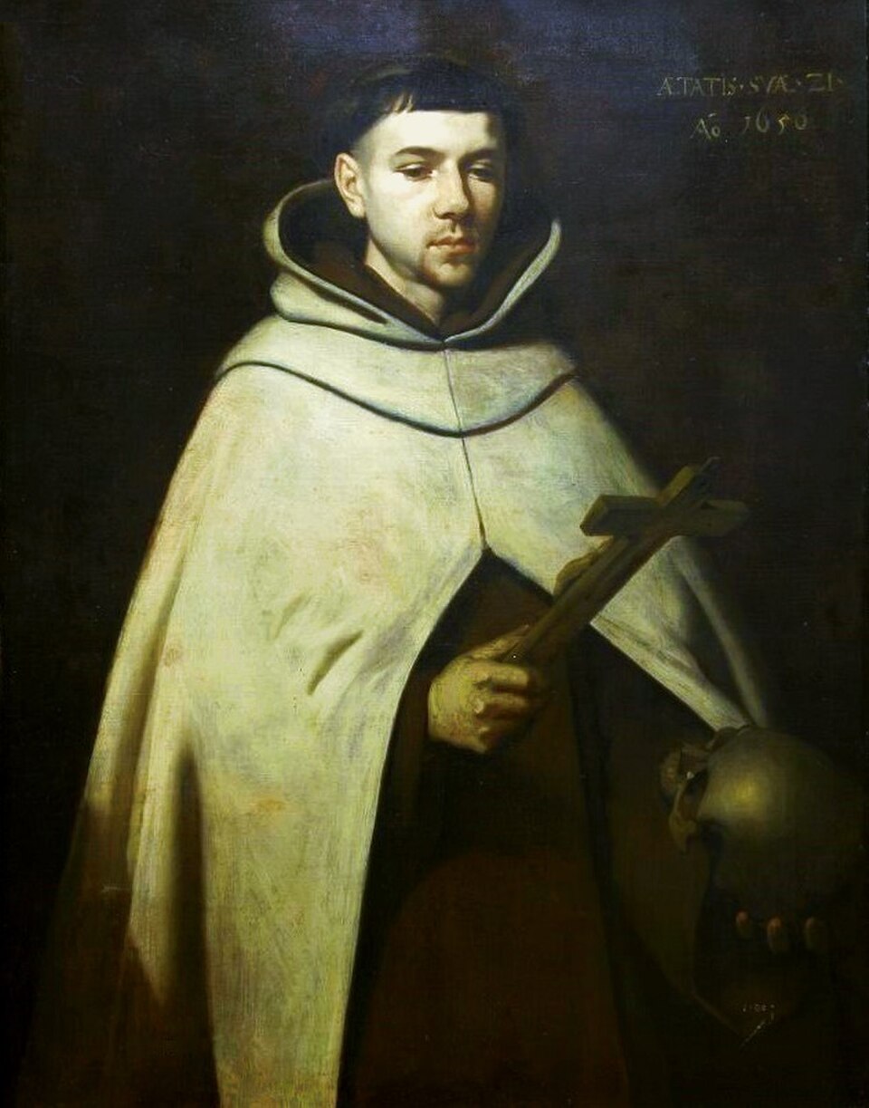 Pintura de san Juan de la Cruz joven con capa blanca carmelita, sosteniendo un crucifijo y una calavera