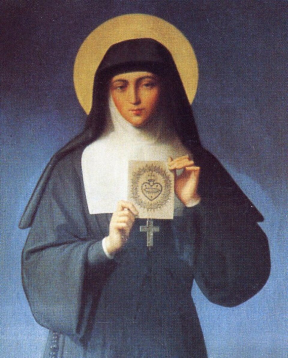 Pintura de santa Margarita María de Alacoque con hábito y aureola, mostrando una estampa del Sagrado Corazón