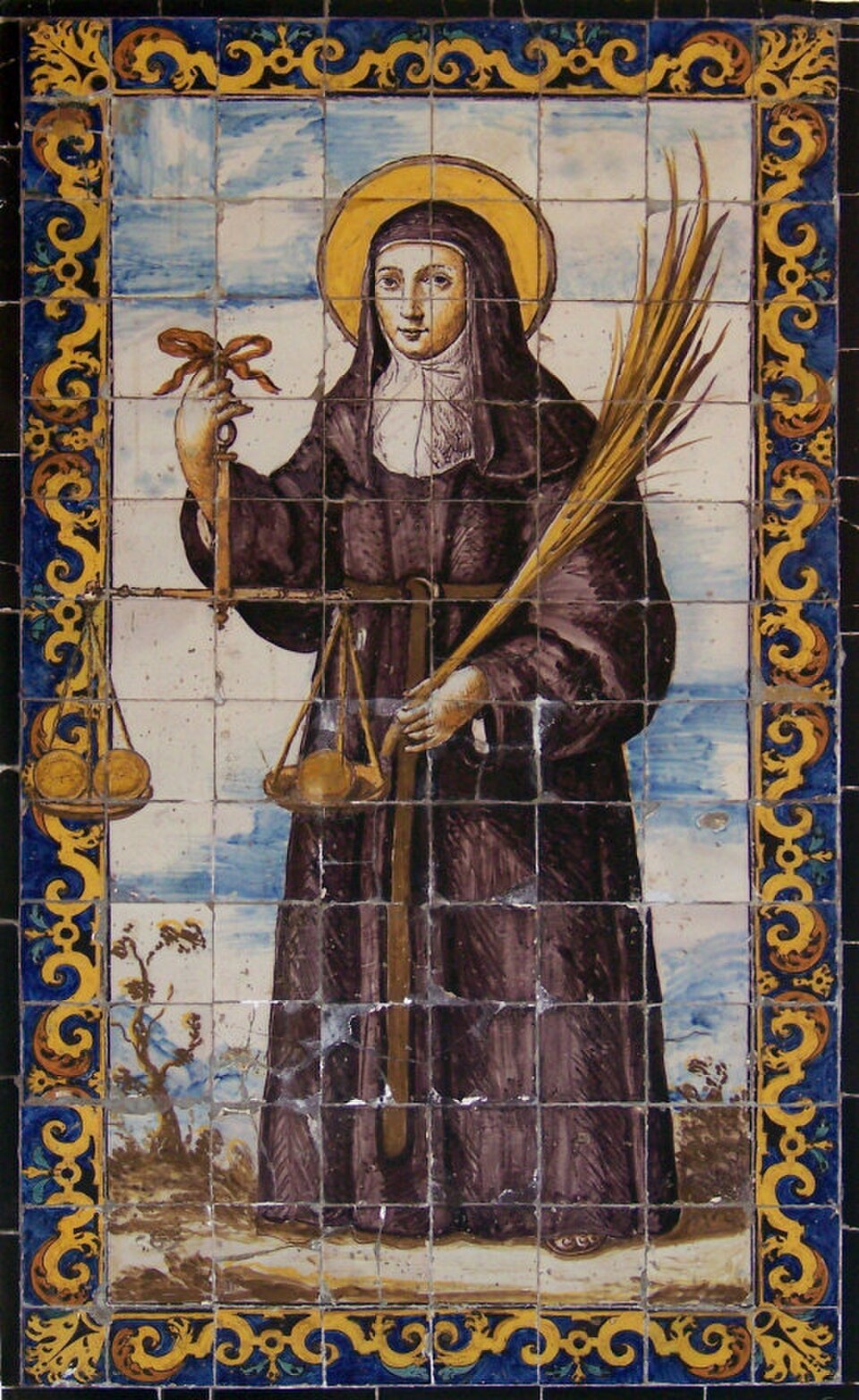 Panel de azulejos de santa Clara de la Cruz con hábito oscuro y aureola, sosteniendo una balanza y una palma