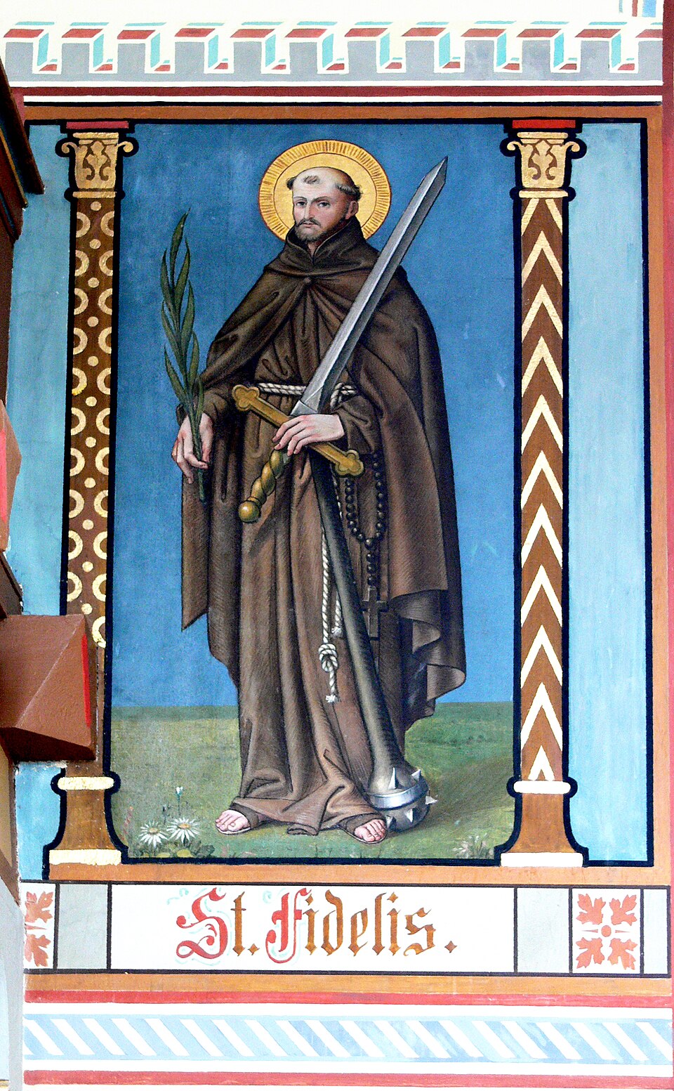 Pintura mural de san Fidel de Sigmaringa con hábito capuchino, aureola, palma, espada y maza con púas